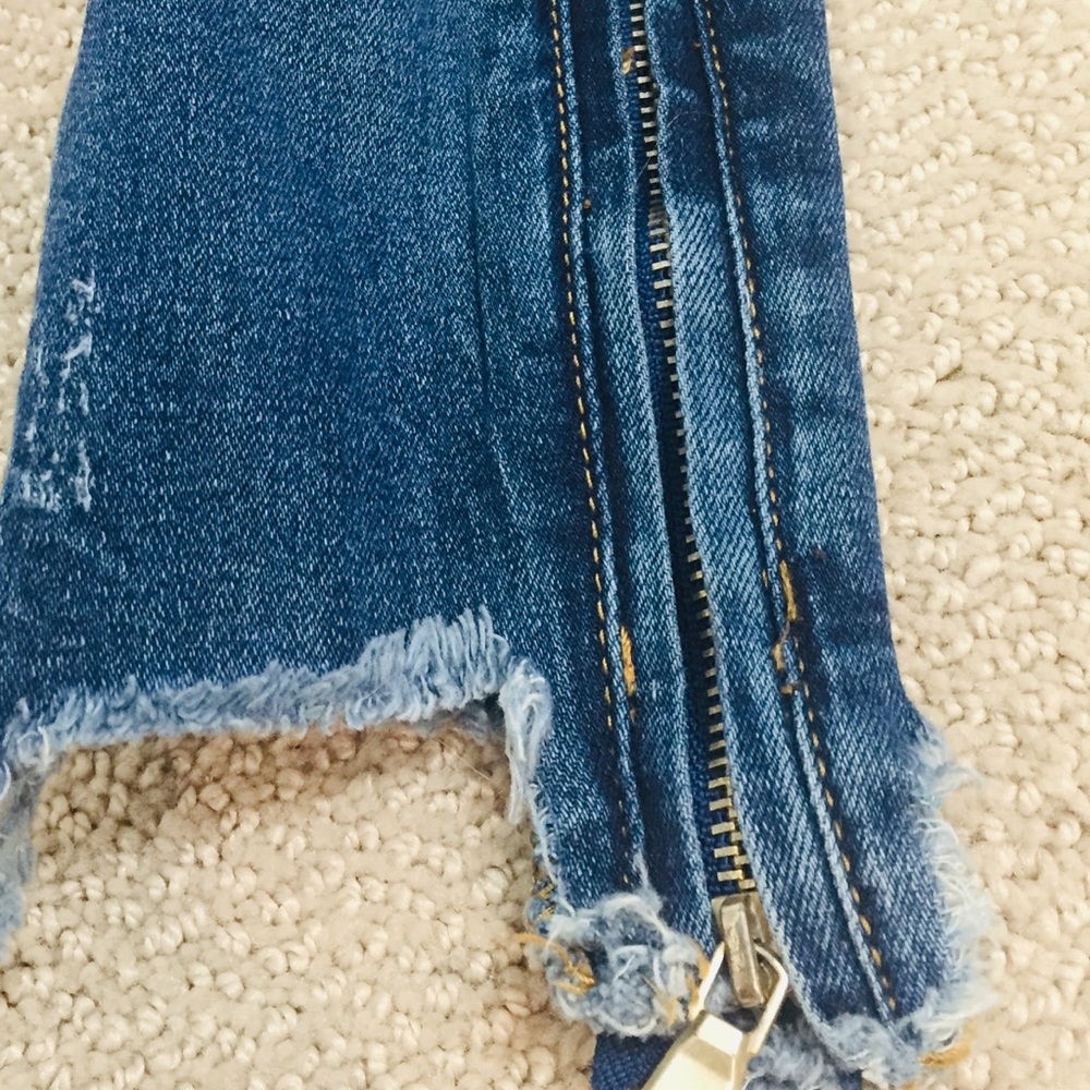 Almost Famous Ripped Jeans - Picture 6 of 7